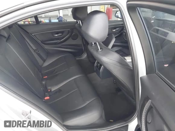 ✅ 2014 BMW 3 Series 320i • VIN: WBA3B1C53EK133557 • Lot: 43502867. Listed on IAAI with 172,220 mi. Free auction sales archive from the USA and detailed vehicle history report at DreamBid. Image 8.