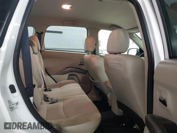 ✅ 2010 Mitsubishi Outlander SE • VIN: JA4AS3AW8AZ012164 • Лот: 64296315. Опубликован ранее на Copart с пробегом 181 592 миль. Бесплатный доступ к архиву аукционных продаж из США и подробный отчёт об истории автомобиля на DreamBid. Изображение 10.