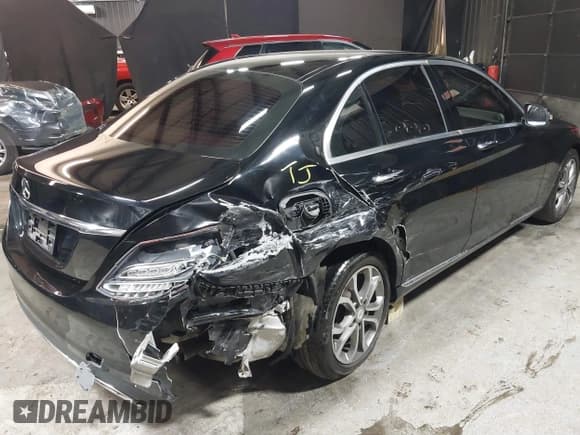 ✅ 2017 Mercedes-Benz C 300 • VIN: 55SWF4KBXHU195387 • Lot: 41454834. Wystawiony na IAAI z przebiegiem 140 436 mil. Bezpłatny archiwum sprzedaży aukcyjnych z USA i szczegółowy raport historii pojazdu na DreamBid. Zdjęcie 6.