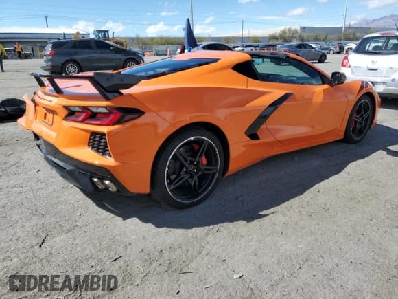 ✅ 2022 Chevrolet Corvette 1LT • VIN: 1G1YA2D40N5118657 • Lot: 48972845. Wystawiony na Copart z przebiegiem 17 189 mil. Bezpłatny archiwum sprzedaży aukcyjnych z USA i szczegółowy raport historii pojazdu na DreamBid. Zdjęcie 3.