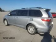 ✅ 2015 Toyota Sienna Limited Premium • VIN: 5TDDK3DCXFS111677 • Лот: 90313725. Опубликован ранее на Copart с пробегом 220 444 миль. Бесплатный доступ к архиву аукционных продаж из США и подробный отчёт об истории автомобиля на DreamBid. Изображение 2.