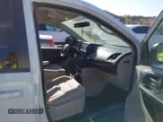 ✅ 2017 Dodge Grand Caravan SE • VIN: 2C4RDGBG2HR612880 • Lot: 43218794. Wystawiony na IAAI z przebiegiem 132 005 mil. Bezpłatny archiwum sprzedaży aukcyjnych z USA i szczegółowy raport historii pojazdu na DreamBid. Zdjęcie 5.