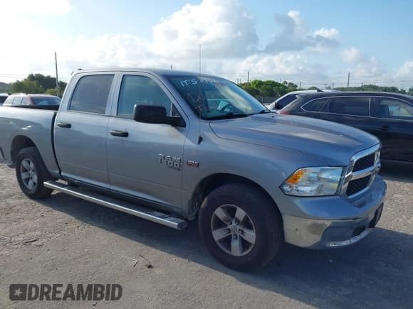 ✅ 2019 Ram 1500 Express • VIN: 1C6RR6KT1KS746771 • Lot: 42114382. Wystawiony na IAAI z przebiegiem 126 287 mil. Bezpłatny archiwum sprzedaży aukcyjnych z USA i szczegółowy raport historii pojazdu na DreamBid. Zdjęcie 1.