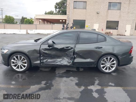 ✅ 2021 Volvo S60 Momentum • VIN: 7JR102FK5MG096604 • Lot: 43337481. Listed on IAAI with 77,100 mi. Free auction sales archive from the USA and detailed vehicle history report at DreamBid. Image 15.
