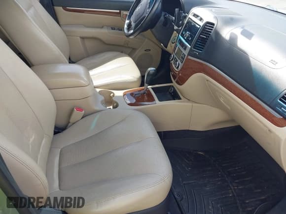 ✅ 2008 Hyundai Santa Fe SE • VIN: 5NMSH13E68H172057 • Lot: 42969887. Wystawiony na IAAI z przebiegiem 208 121 mil. Bezpłatny archiwum sprzedaży aukcyjnych z USA i szczegółowy raport historii pojazdu na DreamBid. Zdjęcie 5.