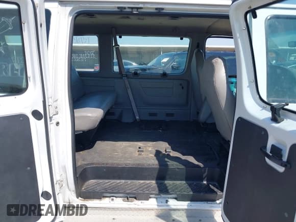 ✅ 2002 Ford Econoline Passenger XL • VIN: 1FBSS31LX2HA87024 • Лот: 42039916. Опубликован ранее на IAAI с пробегом 137 654 миль. Бесплатный доступ к архиву аукционных продаж из США и подробный отчёт об истории автомобиля на DreamBid. Изображение 8.