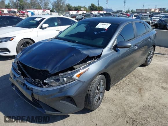 ✅ 2023 Kia Forte LXS • VIN: 3KPF24AD9PE652758 • Lot: 41818079. Wystawiony na IAAI z przebiegiem 57 120 mil. Bezpłatny archiwum sprzedaży aukcyjnych z USA i szczegółowy raport historii pojazdu na DreamBid. Zdjęcie 2.