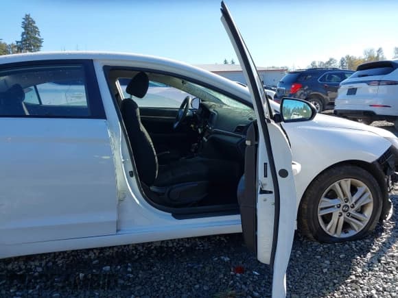 ✅ 2020 Hyundai Elantra Value Edition • VIN: 5NPD84LFXLH578406 • Lot: 43451491. Listed on IAAI with 76,988 mi. Free auction sales archive from the USA and detailed vehicle history report at DreamBid. Image 5.