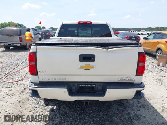 ✅ 2015 Chevrolet Silverado 1500 High Country • VIN: 3GCUKTEJ0FG443056 • Лот: 42172079. Опубликован ранее на IAAI с пробегом 147 797 миль. Бесплатный доступ к архиву аукционных продаж из США и подробный отчёт об истории автомобиля на DreamBid. Изображение 16.