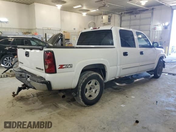 ✅ 2004 Chevrolet Silverado 1500 LS • VIN: 2GCEK13T041419603 • Lot: 57208774. Wystawiony na Copart z przebiegiem 179 514 mil. Bezpłatny archiwum sprzedaży aukcyjnych z USA i szczegółowy raport historii pojazdu na DreamBid. Zdjęcie 3.
