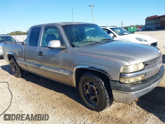 ✅ 2000 Chevrolet Silverado 1500 LS • VIN: 2GCEC19TXY1128889 • Лот: 43491238. Опубликован ранее на IAAI с пробегом Не указан. Бесплатный доступ к архиву аукционных продаж из США и подробный отчёт об истории автомобиля на DreamBid. Изображение 1.