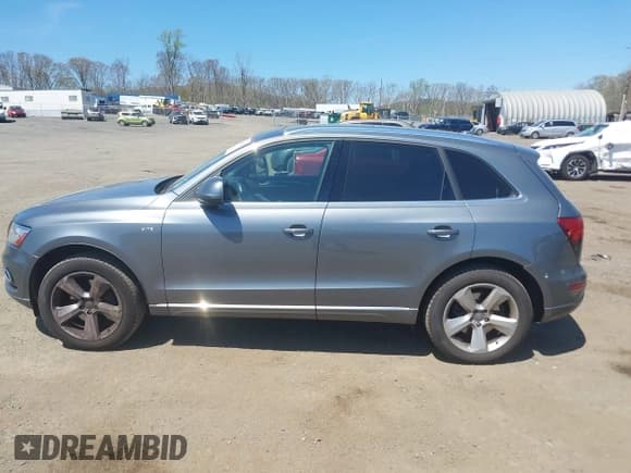 ✅ 2013 Audi Q5 Hybrid Prestige • VIN: WA1C8AFP9DA071885 • Lot: 39219627. Wystawiony na IAAI z przebiegiem 48 020 mil. Bezpłatny archiwum sprzedaży aukcyjnych z USA i szczegółowy raport historii pojazdu na DreamBid. Zdjęcie 14.