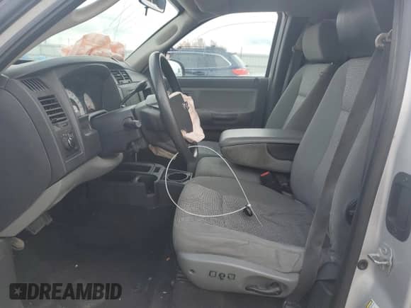 2008 Dodge Dakota SXT с VIN 1D3HE32N68S590310, выставлен на аукционе Copart как лот 52570605 с пробегом Не указан миль и Списание • Salvage title. История ставок и продаж доступна на DreamBid. Изображение 7.