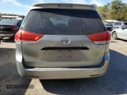 ✅ 2012 Toyota Sienna LE • VIN: 5TDKA3DC0CS009360 • Lot: 93304335. Wystawiony na Copart z przebiegiem 244 001 mil. Bezpłatny archiwum sprzedaży aukcyjnych z USA i szczegółowy raport historii pojazdu na DreamBid. Zdjęcie 6.