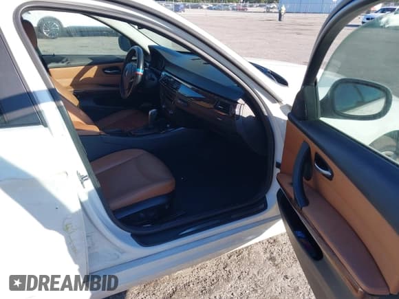✅ 2011 BMW 3 Series 328i • VIN: WBAPH7G57BNN05019 • Lot: 43758435. Listed on IAAI with 226,900 mi. Free auction sales archive from the USA and detailed vehicle history report at DreamBid. Image 5.