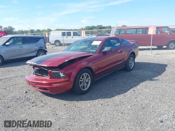 ✅ 2005 Ford Mustang Deluxe • VIN: 1ZVFT80N055117399 • Lot: 43363598. Wystawiony na IAAI z przebiegiem 117 198 mil. Bezpłatny archiwum sprzedaży aukcyjnych z USA i szczegółowy raport historii pojazdu na DreamBid. Zdjęcie 2.
