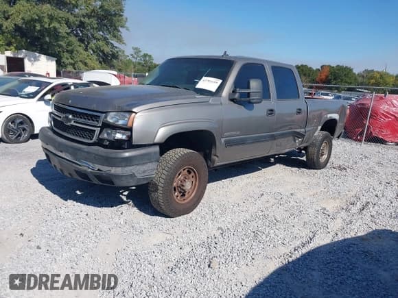 ✅ 2006 Chevrolet Silverado 2500HD Work Truck • VIN: 1GCHC23U06F122366 • Lot: 43701699. Wystawiony na IAAI z przebiegiem 330 993 mil. Bezpłatny archiwum sprzedaży aukcyjnych z USA i szczegółowy raport historii pojazdu na DreamBid. Zdjęcie 21.