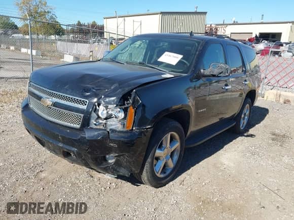 2011 Chevrolet Tahoe LT z VIN 1GNSKBE08BR282286, wystawiony jako IAAI lot #43467008 z przebiegiem 165 515 mil mil oraz . Historia ofert i sprzedaży dostępna na DreamBid. Obrazek 17.