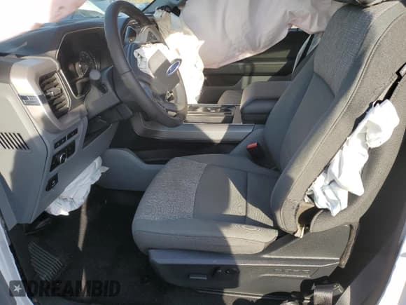 ✅ 2023 Ford F-150 XL • VIN: 1FTEW1EP9PFB90176 • Lot: 89704665. Wystawiony na Copart z przebiegiem 26 496 mil. Bezpłatny archiwum sprzedaży aukcyjnych z USA i szczegółowy raport historii pojazdu na DreamBid. Zdjęcie 7.