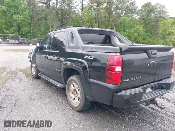 ✅ 2007 Chevrolet Avalanche LTZ • VIN: 3GNEC12J87G309298 • Lot: 42072903. Listed on IAAI with 327,119 mi. Free auction sales archive from the USA and detailed vehicle history report at DreamBid. Image 3.