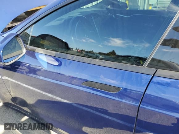 ✅ 2016 Tesla Model S 90D • VIN: 5YJSA1E49GF171459 • Lot: 69214835. Wystawiony na Copart z przebiegiem Nie podano. Bezpłatny archiwum sprzedaży aukcyjnych z USA i szczegółowy raport historii pojazdu na DreamBid. Zdjęcie 7.