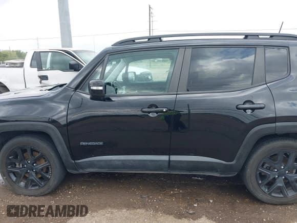 ✅ 2018 Jeep Renegade Latitude • VIN: ZACCJABB3JPH39597 • Lot: 41858045. Wystawiony na IAAI z przebiegiem 67 462 mil. Bezpłatny archiwum sprzedaży aukcyjnych z USA i szczegółowy raport historii pojazdu na DreamBid. Zdjęcie 14.