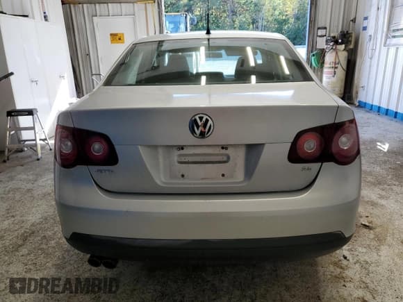 ✅ 2009 Volkswagen Jetta S • VIN: 3VWJZ71K99M010312 • Лот: 84917885. Опубликован ранее на Copart с пробегом 142 057 миль. Бесплатный доступ к архиву аукционных продаж из США и подробный отчёт об истории автомобиля на DreamBid. Изображение 6.