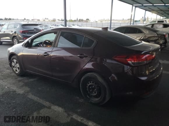 ✅ 2018 Kia Forte LX • VIN: 3KPFL4A79JE164182 • Лот: 81818045. Опубликован ранее на Copart с пробегом 139 143 миль. Бесплатный доступ к архиву аукционных продаж из США и подробный отчёт об истории автомобиля на DreamBid. Изображение 2.