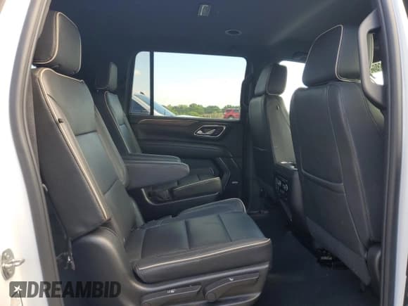 ✅ 2023 Chevrolet Suburban Premier • VIN: 1GNSCFKD7PR462118 • Lot: 81268045. Wystawiony na Copart z przebiegiem 62 560 mil. Bezpłatny archiwum sprzedaży aukcyjnych z USA i szczegółowy raport historii pojazdu na DreamBid. Zdjęcie 11.