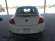 ✅ 2015 Volkswagen Beetle • VIN: 3VW6A7ATXFM823059 • Lot: 42852063. Wystawiony na IAAI z przebiegiem 158 789 mil. Bezpłatny archiwum sprzedaży aukcyjnych z USA i szczegółowy raport historii pojazdu na DreamBid. Zdjęcie 16.