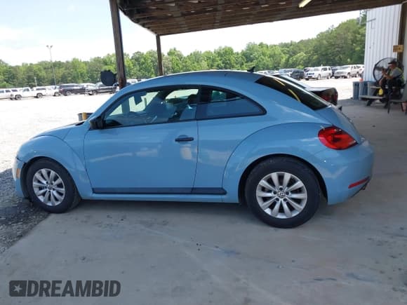 ✅ 2015 Volkswagen Beetle Fleet Edition • VIN: 3VWF17AT8FM610580 • Lot: 42282020. Listed on IAAI with 190,352 mi. Free auction sales archive from the USA and detailed vehicle history report at DreamBid. Image 14.