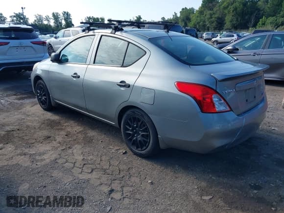 ✅ 2013 Nissan Versa SV • VIN: 3N1CN7AP2DL888622 • Lot: 43165398. Listed on IAAI with 112,065 mi. Free auction sales archive from the USA and detailed vehicle history report at DreamBid. Image 3.