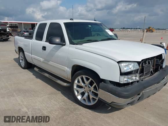 ✅ 2005 Chevrolet Silverado 1500 LS • VIN: 2GCEC19T851312059 • Lot: 42038341. Wystawiony na IAAI z przebiegiem 223 642 mil mil. Skorzystaj z bezpłatnego archiwum sprzedaży aukcyjnych z USA i zobacz szczegółowy raport historii pojazdu na DreamBid. Zdjęcie 1.