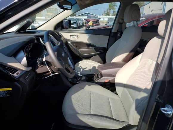 ✅ 2018 Hyundai Santa Fe 2.4L • VIN: 5NMZU3LB2JH068554 • Lot: 43592033. Wystawiony na Copart z przebiegiem 40 876 mil mil. Skorzystaj z bezpłatnego archiwum sprzedaży aukcyjnych z USA i zobacz szczegółowy raport historii pojazdu na DreamBid. Zdjęcie 7.