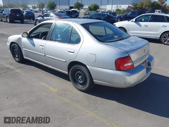 ✅ 2001 Nissan Altima GXE • VIN: 1N4DL01D61C206844 • Lot: 43221262. Wystawiony na IAAI z przebiegiem 216 262 mil. Bezpłatny archiwum sprzedaży aukcyjnych z USA i szczegółowy raport historii pojazdu na DreamBid. Zdjęcie 3.