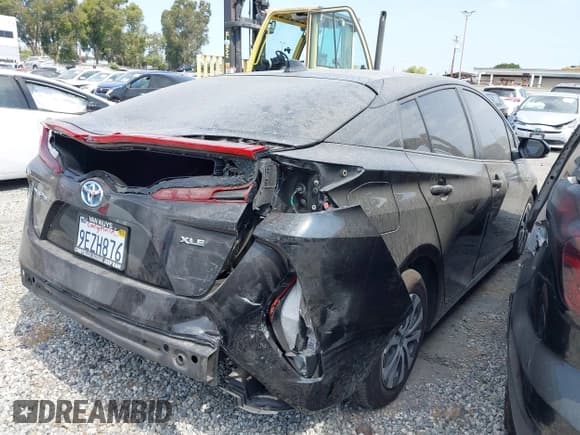 ✅ 2022 Toyota Prius LE • VIN: JTDKAMFP5N3223349 • Lot: 42444265. Wystawiony na IAAI z przebiegiem 228 901 mil. Bezpłatny archiwum sprzedaży aukcyjnych z USA i szczegółowy raport historii pojazdu na DreamBid. Zdjęcie 4.