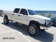 ✅ 2005 Chevrolet Silverado 2500HD LS • VIN: 1GCHK23U35F803784 • Lot: 42185294. Wystawiony na IAAI z przebiegiem 205 539 mil. Bezpłatny archiwum sprzedaży aukcyjnych z USA i szczegółowy raport historii pojazdu na DreamBid. Zdjęcie 1.