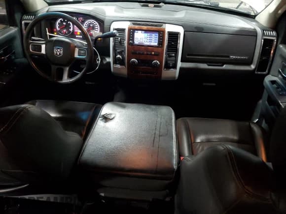 ✅ 2010 Dodge 1500 Laramie • VIN: 1D7RV1CT9AS120217 • Lot: 47941375. Wystawiony na Copart z przebiegiem 201 433 mil. Bezpłatny archiwum sprzedaży aukcyjnych z USA i szczegółowy raport historii pojazdu na DreamBid. Zdjęcie 8.