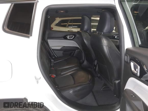 ✅ 2023 Jeep Compass (RED) Edition • VIN: 3C4NJDCN5PT536179 • Lot: 41621950. Wystawiony na IAAI z przebiegiem 17 830 mil. Bezpłatny archiwum sprzedaży aukcyjnych z USA i szczegółowy raport historii pojazdu na DreamBid. Zdjęcie 8.