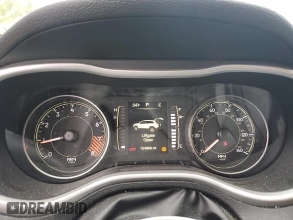 ✅ 2014 Jeep Cherokee Altitude • VIN: 1C4PJMCS6EW142759 • Lot: 57856075. Wystawiony na Copart z przebiegiem 104 969 mil. Bezpłatny archiwum sprzedaży aukcyjnych z USA i szczegółowy raport historii pojazdu na DreamBid. Zdjęcie 9.