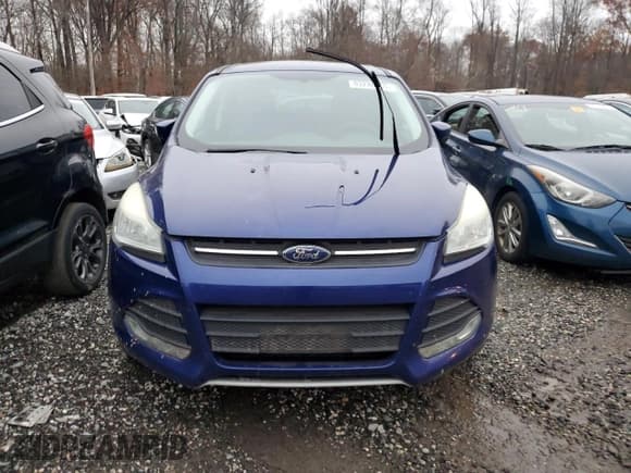 ✅ 2013 Ford Escape SE • VIN: 1FMCU0GX9DUC83898 • Lot: 93246065. Wystawiony na Copart z przebiegiem 91 239 mil. Bezpłatny archiwum sprzedaży aukcyjnych z USA i szczegółowy raport historii pojazdu na DreamBid. Zdjęcie 5.