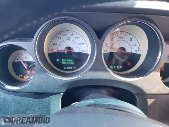 ✅ 2014 Dodge Challenger SXT • VIN: 2C3CDYAG9EH277054 • Lot: 84704754. Wystawiony na Copart z przebiegiem 211 391 mil. Bezpłatny archiwum sprzedaży aukcyjnych z USA i szczegółowy raport historii pojazdu na DreamBid. Zdjęcie 9.