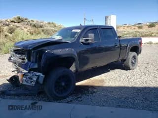 ✅ 2013 GMC Sierra 2500HD SLT • VIN: 1GT121E82DF232248 • Lot: 61404105. Wystawiony na Copart z przebiegiem Nie podano. Bezpłatny archiwum sprzedaży aukcyjnych z USA i szczegółowy raport historii pojazdu na DreamBid. Zdjęcie 1.