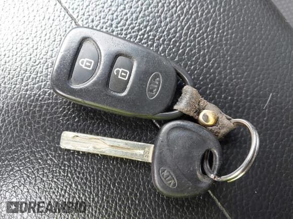 ✅ 2012 Kia Sorento LX • VIN: 5XYKT4A61CG215217 • Лот: 42103645. Опубликован ранее на IAAI с пробегом 200 758 миль. Бесплатный доступ к архиву аукционных продаж из США и подробный отчёт об истории автомобиля на DreamBid. Изображение 11.