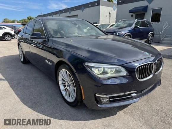 ✅ 2015 BMW 7 Series 750i xDrive • VIN: WBAYB6C5XFD965910 • Лот: 71134355. Опубликован ранее на Copart с пробегом 173 486 миль. Бесплатный доступ к архиву аукционных продаж из США и подробный отчёт об истории автомобиля на DreamBid. Изображение 4.