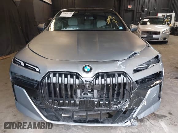 ✅ 2023 BMW 7 Series 760i xDrive • VIN: WBA33EJ09PCM90606 • Lot: 41498342. Listed on IAAI with 36,838 mi. Free auction sales archive from the USA and detailed vehicle history report at DreamBid. Image 6.