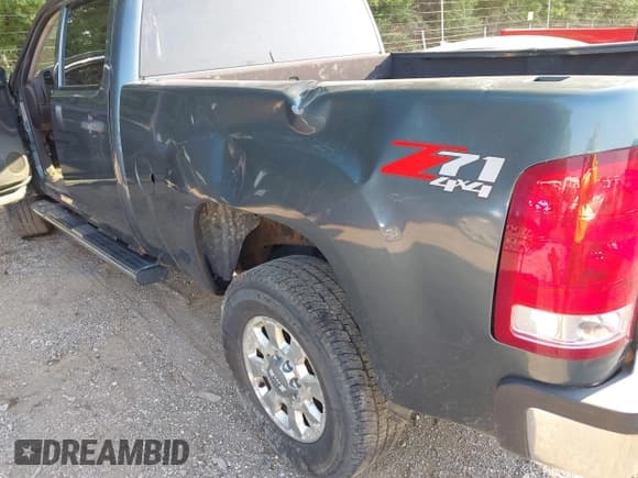 ✅ 2011 GMC Sierra 2500HD SLE • VIN: 1GT120C84BF148426 • Лот: 42463709. Опубликован ранее на IAAI с пробегом 120 380 миль. Бесплатный доступ к архиву аукционных продаж из США и подробный отчёт об истории автомобиля на DreamBid. Изображение 18.