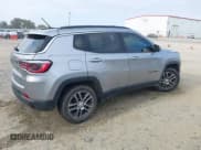 ✅ 2019 Jeep Compass Altitude • VIN: 3C4NJCBB4KT685869 • Lot: 40695811. Wystawiony na IAAI z przebiegiem 70 065 mil. Bezpłatny archiwum sprzedaży aukcyjnych z USA i szczegółowy raport historii pojazdu na DreamBid. Zdjęcie 4.