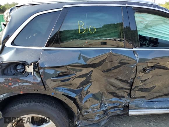 ✅ 2023 Audi Q5 Premium • VIN: WA1ABAFY0P2082483 • Lot: 67843745. Wystawiony na Copart z przebiegiem Nie podano. Bezpłatny archiwum sprzedaży aukcyjnych z USA i szczegółowy raport historii pojazdu na DreamBid. Zdjęcie 10.