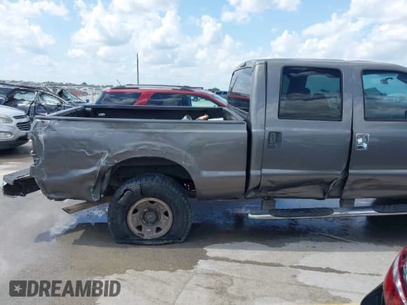 ✅ 2009 Ford F-250 XL • VIN: 1FTSW21519EB01299 • Lot: 42491327. Wystawiony na IAAI z przebiegiem 235 705 mil. Bezpłatny archiwum sprzedaży aukcyjnych z USA i szczegółowy raport historii pojazdu na DreamBid. Zdjęcie 6.